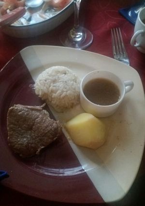 Una foto de Carne a la cacerola y su sopa