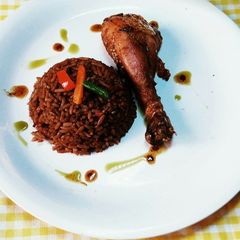 A picture of Browned Rice with Spicy fried chicken.