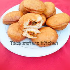 A picture of Fried fish bread.