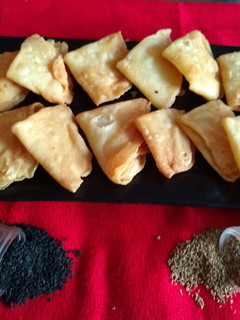 A picture of Tikona namkeen.