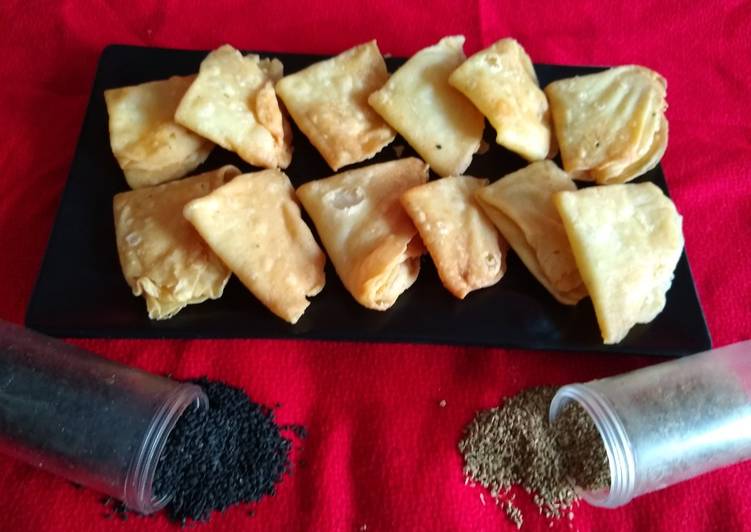 How to Make Award-winning Tikona namkeen