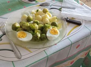 Una foto de Ensalada de repollitos de Bruselas