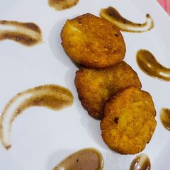 A picture of Aloo tiki.