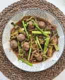 Albóndigas en freidora de aire con fideos konjac