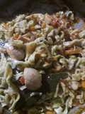 Cintas de acelga con salsa de pollo