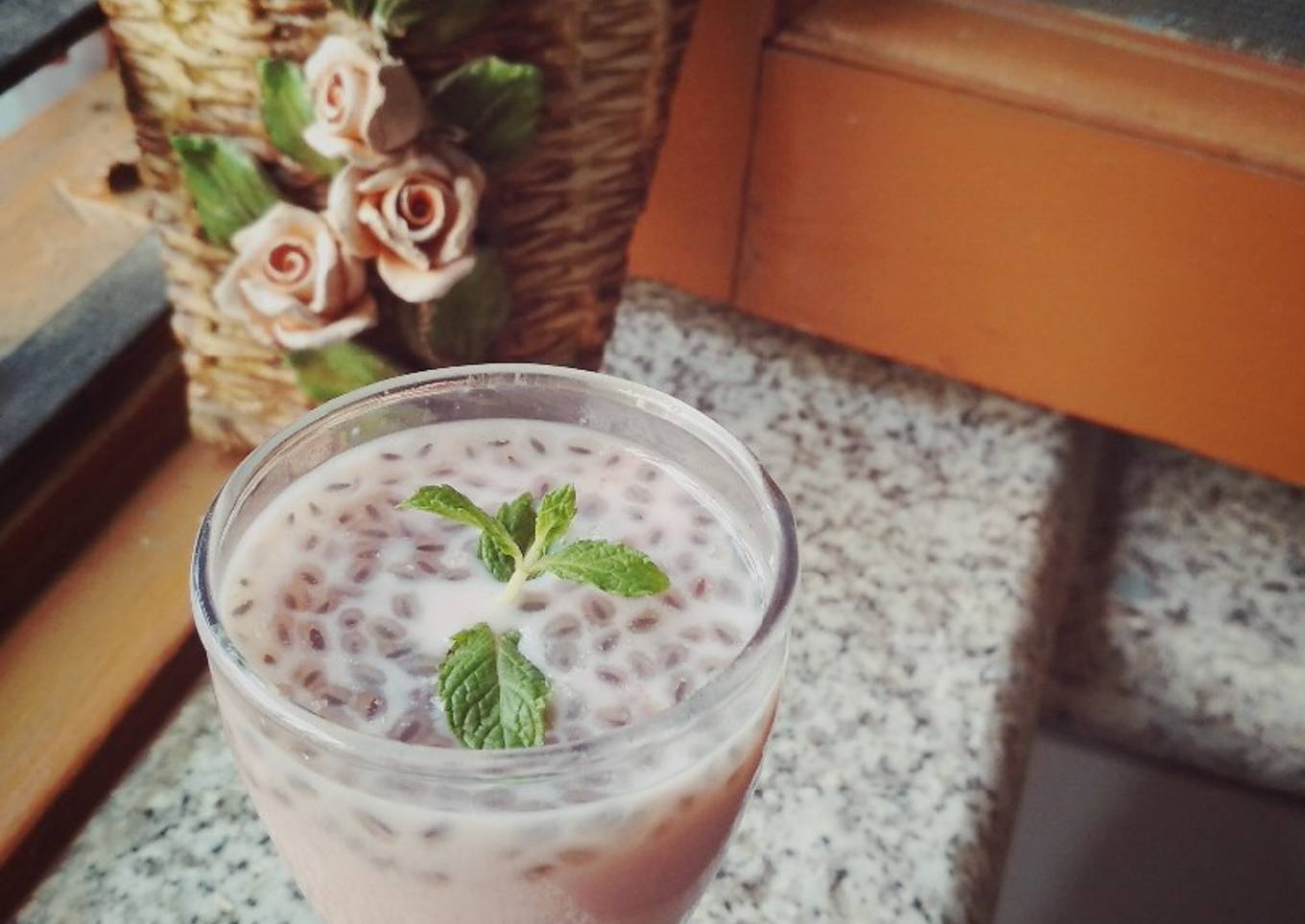 Strawberry and basil seed drink