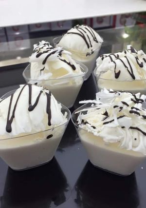 A picture of White chocolate mousse.