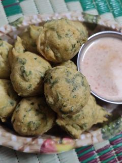 મેથીના ગોટા (Methi Gota Recipe In Gujarati) રેસીપી મુખ્ય ફોટો