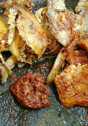 Foto resep Ikan Asin Tempe Penyet Sambal Terasi Mentah