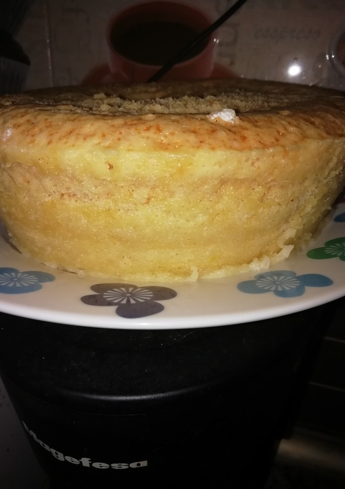 Una foto de Bizcocho de yogur de limón en microondas 😋😋🍋🥧
