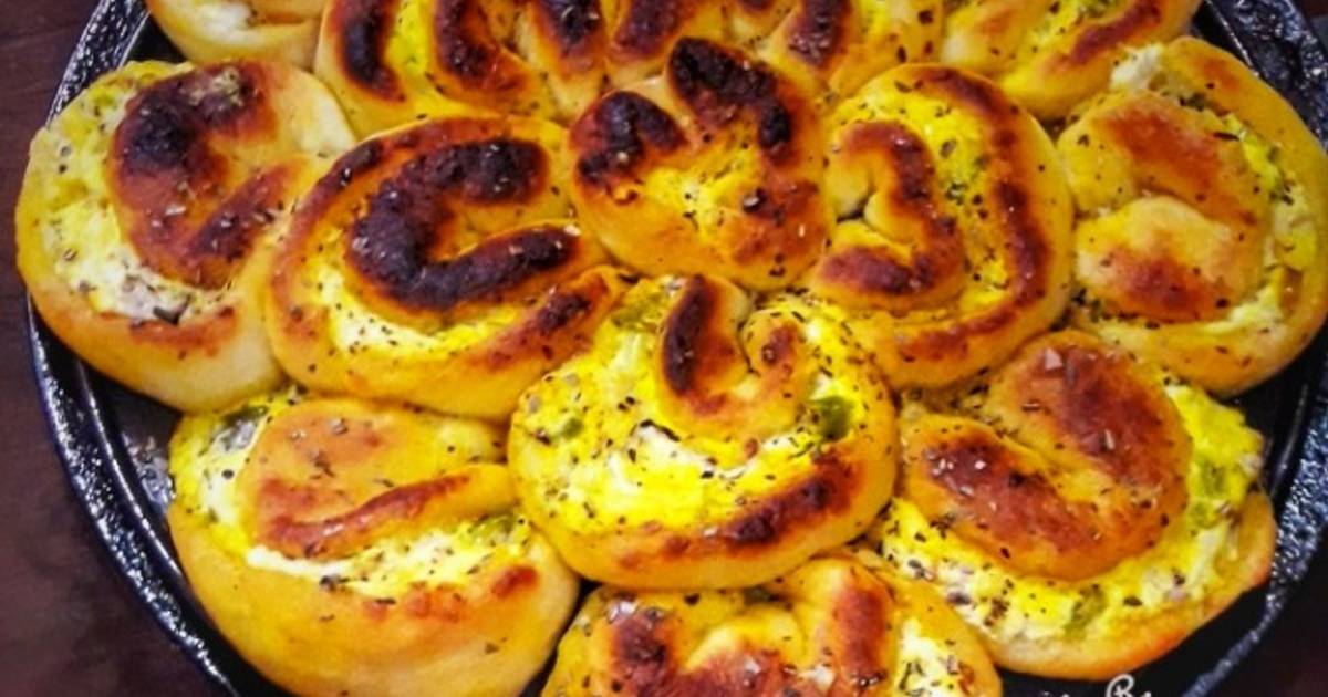 Cheese Garlic Flower Bread Recipe by Mithu Roy Cookpad