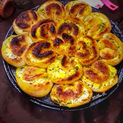 A picture of Cheese Garlic Flower Bread.