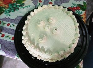 Una foto de 2 parte de pastel de moka/ Merengue Italiano