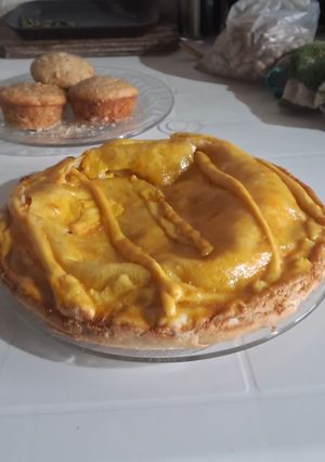 Una foto de Tarta de jamón y queso con papas fritas, huevos