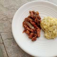 A picture of Mashed potato & ayam lada hitam.