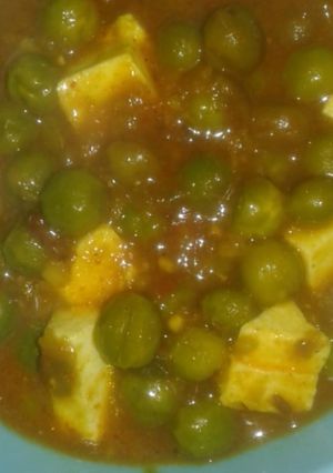 A picture of Matar paneer.