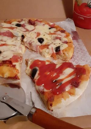 O poză a rețetei Pitzza țărănească la tigaie.