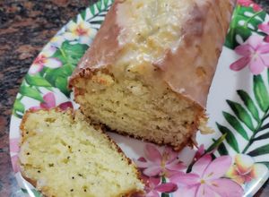 Una foto de Budín de limón y semillas de amapola