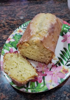 Una foto de Budín de limón y semillas de amapola