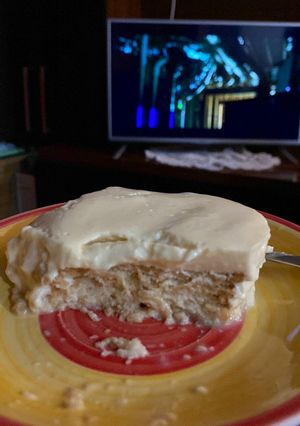 Una foto de Postre helado sabor a pie de limón 💕 con galleta