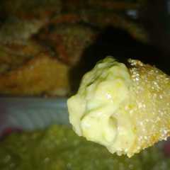 Una foto de Nachos con guacamole a mí estilo.