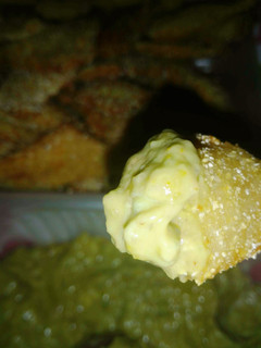 Una foto de Nachos con guacamole a mí estilo.