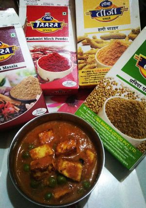 A picture of Matar Paneer.