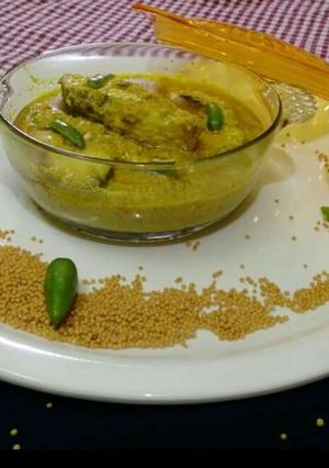 A picture of Garlic coconut steamed hilsa.
