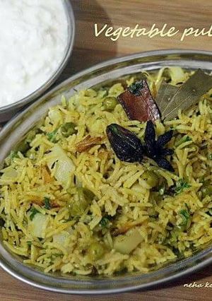 A picture of Aloo matar tehari.