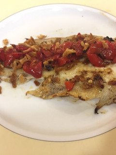 Una foto de Lenguado a la plancha con sofrito saludable