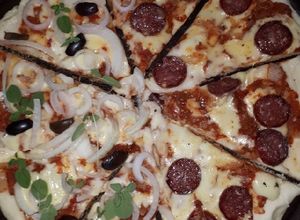 Una foto de Pizza a la tierra