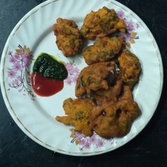 A picture of Onion pakoda.