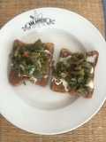 Molletes con nopales o molletes patrios