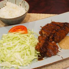 A picture of Gyukatsu – Japanese Beef Cutlet 牛カツの作り方.