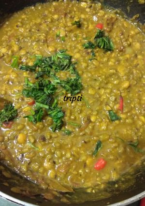 A picture of Moth tadka daal.