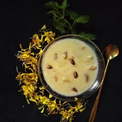 A picture of Arrowroot flour kheer.