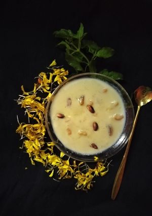 A picture of Arrowroot flour kheer.