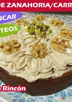 Una foto de Tarta de zanahoria / carrot cake / sin azúcar ni lácteos / increíblemente rica 👌