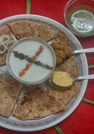 A picture of Potato paratha.