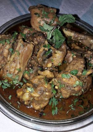 A picture of Chicken do pyaza.