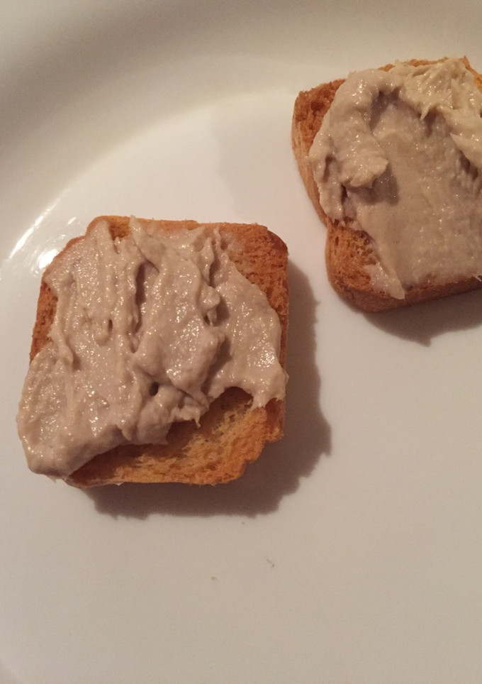 Una foto de Paté de anchoas y atún