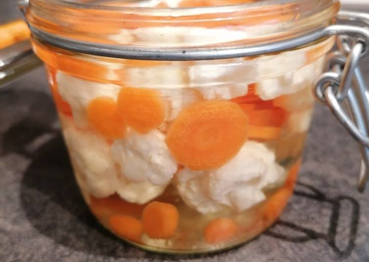 Voici la recette Pickles de carottes et choux fleur à la chinoise spécial