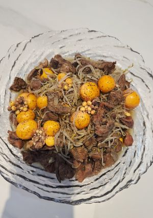 Hình của món Lòng gà trứng non xào giá.