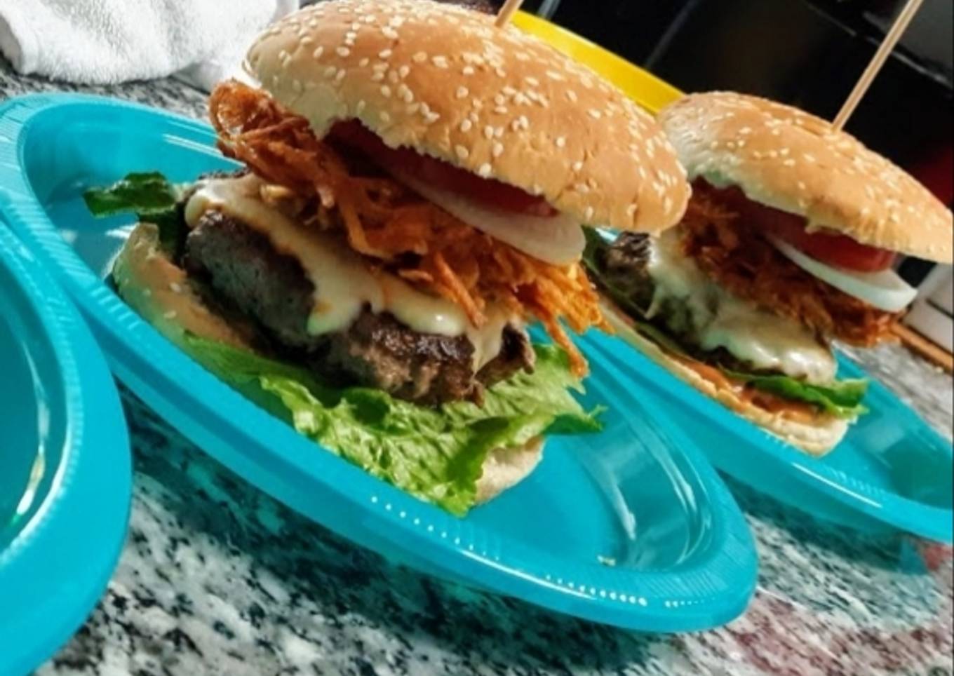 Hamburguesa con corona de papas #entredospanes