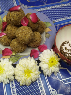 आटे अलसी के लड्डू (Aate alsi ke laddu recipe in hindi) रेसिपी मुख्य फोटो