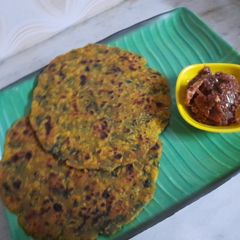 A picture of Spinach parantha.
