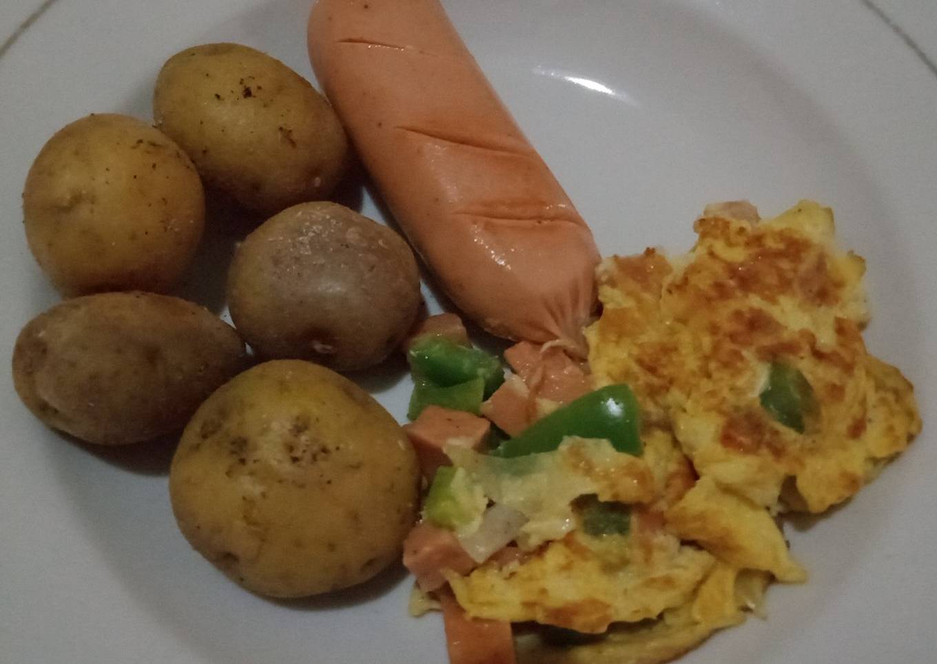 90. Baked potatoes black pepper with omelet sausage