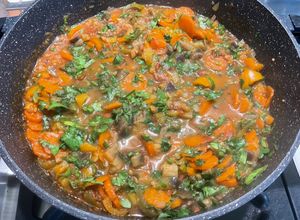 Une photo de Curry de légumes sautés au gingembre et coriandre