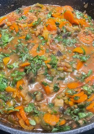 Une photo de Curry de légumes sautés au gingembre et coriandre