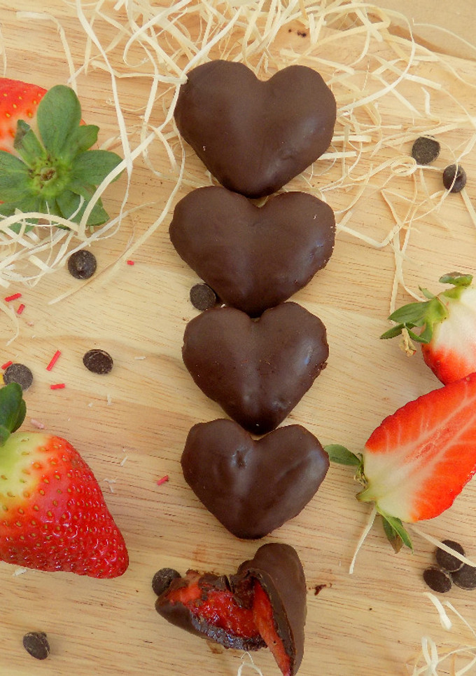 Una foto de Bombones corazón de fresa para San Valentín